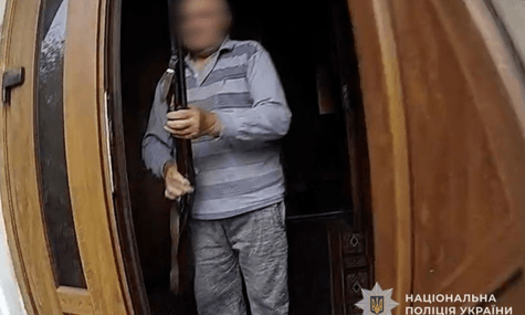 На Тернопільщині чоловік викликав поліціянтів, щоб влаштувати на них полювання