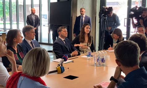 Зеленский прилетел во Францию и посетил крупнейший в мире стартап-центр