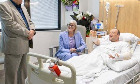 Сирійцю, який голими руками знезброїв нападника на пляж в Австралії, зібрали $1,5 млн пожертв. Він виявився експоліціянтом