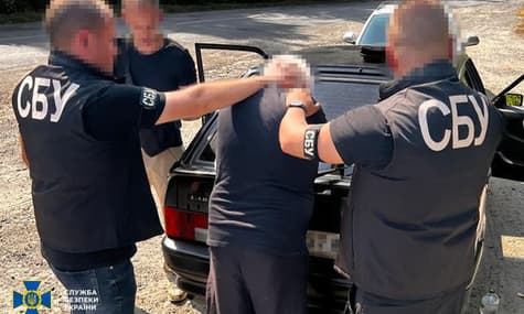 Встановлював GPS-трекер для наведення ракет на об'єкт «Укрзалізниці»: СБУ затримала агента рф