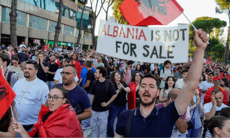 В Албанії вимагали арешту 20 людей за торгівлю наркотиками та відмивання грошей. Серед них, ймовірно, є поплічники зятя Трампа