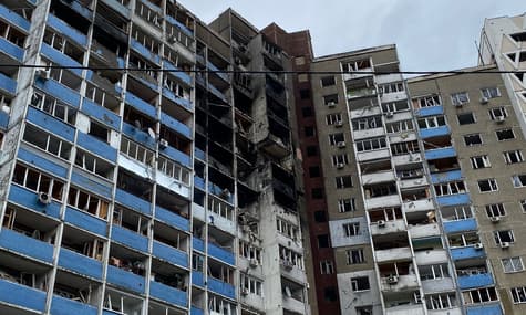 Ось який вигляд має київська багатоповерхівка після російського удару (ФОТО, ВІДЕО)