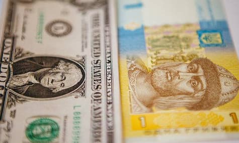 Падіння курсу гривні та зростання світових цін на нафту сприяють зростанню цін в Україні — Нацбанк