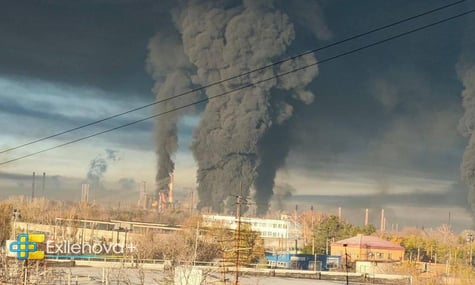 Дрони атакували Самарську область в рф — там, схоже, горить НПЗ