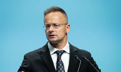 МЗС спростувало плани заборонити партію закарпатських угорців. Угорський міністр закликав «забрати руки» від неї
