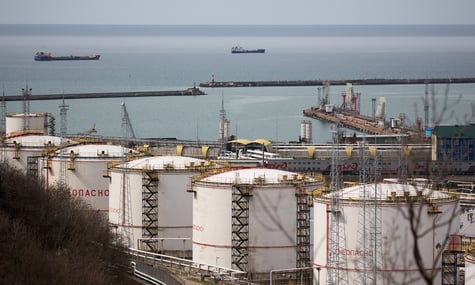 Politico: ЄС відклав пропозицію знизити ціну на російську нафту через конфлікт на Близькому Сході