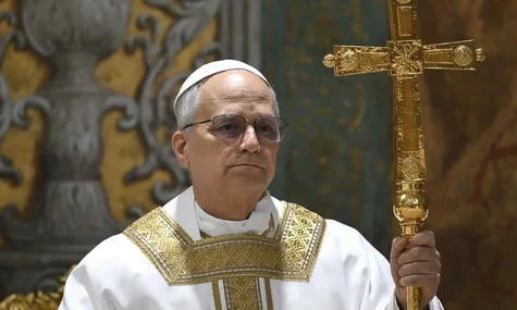Папа Лев XIV майже через місяць після вступу на посаду зідзвонився з путіним. Глава рф поскаржився на Україну
