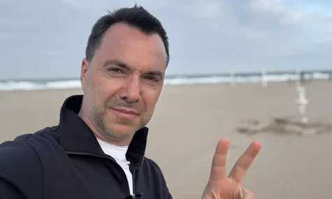 TikTok заблокував канал Арестовича на території України
