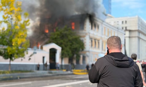 российский дрон попал в здание НАН Украины — есть погибшие. Люди пытались спастись от огня через окна