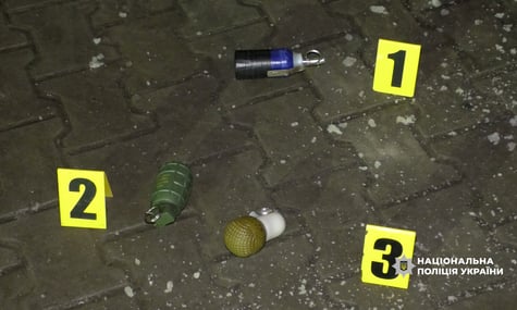 «Маю другу!». Чоловік, який кинув гранату в поліціянтів, виявися військовим. Його затримали