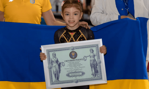 Шестирічна українка встановила світовий рекорд за кількістю виконаних підйомів із переворотом на перекладині