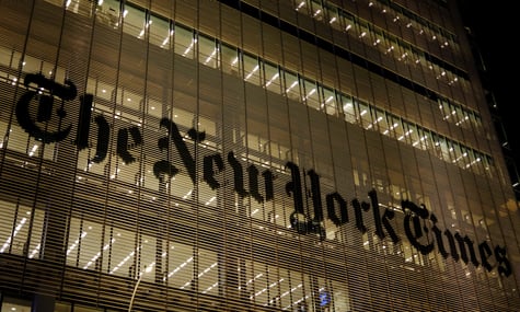 Плем'я з Амазонії звинуватило газету NYT у зображенні його мешканців залежними від порно
