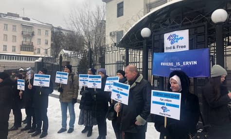 Біля посольства Росії вимагають розслідувати викрадення кримчан: «Де Ервін?»