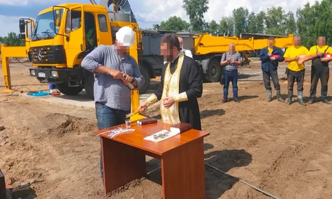 Будівництво «Династії» міг освячувати священник УПЦ МП — «Слідство.Інфо»