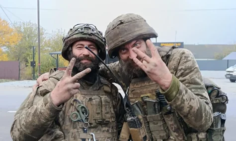 Двох тероборонівців, що обороняли позиції 165 діб, нагородили «Хрестом бойових заслуг»