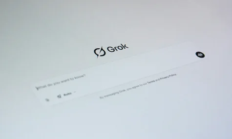 ШІ-бот Grok на платформі X генерує близько 6 700 оголених зображень на годину — Bloomberg