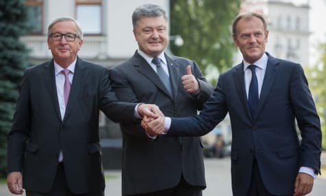 Порошенко наградил президента Европейского совета Туска орденом Ярослава Мудрого