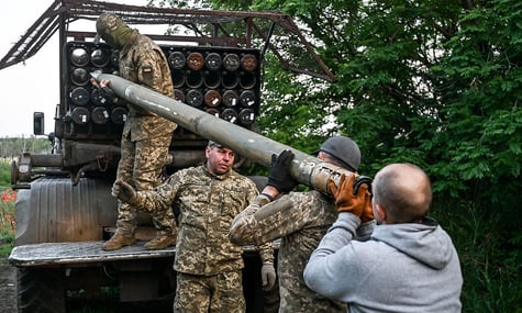 Маленька зброярня у США 2022-го виграла мільярдний контракт на постачання зброї Україні, однак провалила його — FT