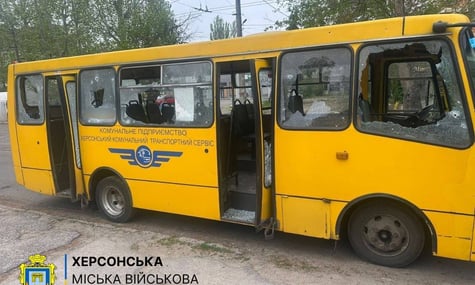 росіяни атакували маршрутку в Херсоні — постраждали семеро людей