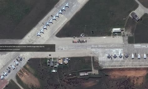 СМИ показали новые спутниковые снимки российских войск в оккупированном Крыму