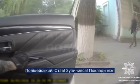 У Житомирі чоловік бігав вулицею з ножем та порізав двох перехожих