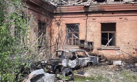 Війська росії обстріляли Курахове: троє поранених, зокрема неповнолітній