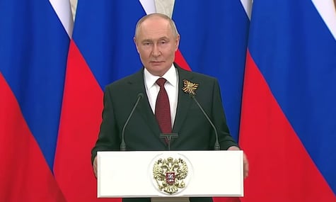 путін заявив, що готовий зустрітися із Зеленським «у третій країні», але лише для підписання договору