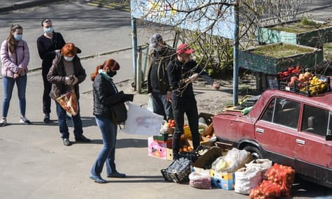Хроніка коронавірусу: знову закривають ринки, карантин у школах-інтернатах