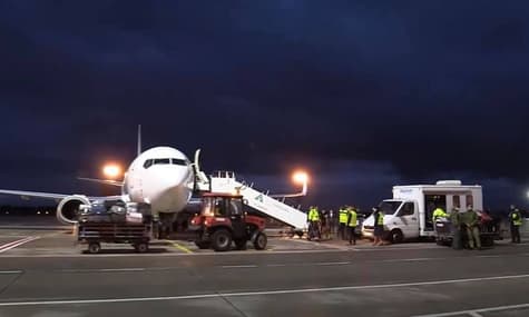В Україні приземлився літак із евакуйованими з Афганістану. На борту були 96 людей, з них 30 — громадяни України
