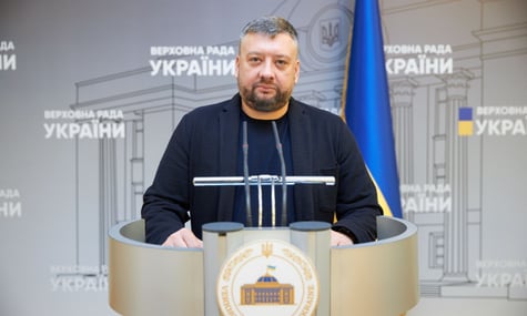 Депутат Кузнєцов фігурує у справі про корупцію на закупівлі дронів. Його членство у фракції «слуг» призупинять