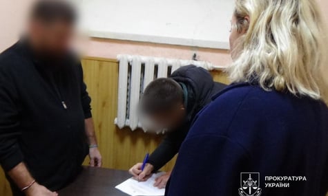 У Києві іноземець вчиняв сексуальне насильство над 10-річним сином своєї колишньої — прокуратура