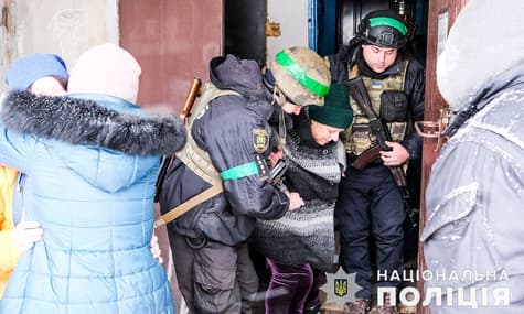«Терпіли до останнього»: із Нью-Йорка на Донеччині вивезли родину з немовлям