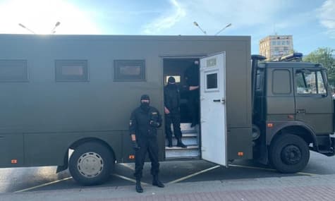 У містах Білорусі відновились акції протесту проти Лукашенка, силовики затримують людей