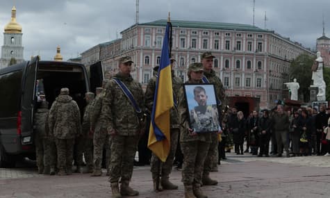 У Києві попрощалися з полеглим військовим та активістом Павлом Петриченком (ФОТО, ВІДЕО)