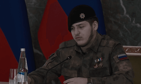 У Чечні показали відео наради з Адамом Кадировим на тлі чуток про ДТП. Його змонтували ще за день до аварії — медіа