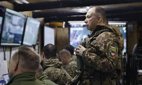 Сирський: Ситуація складна, доводиться воювати в умовах переваги росіян в озброєнні та кількості солдатів