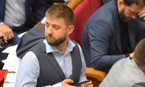 «Ходите аккуратно, люки открытые»: депутату от «Слуги народа» угрожают из-за отказа поддержать комиссию по САП