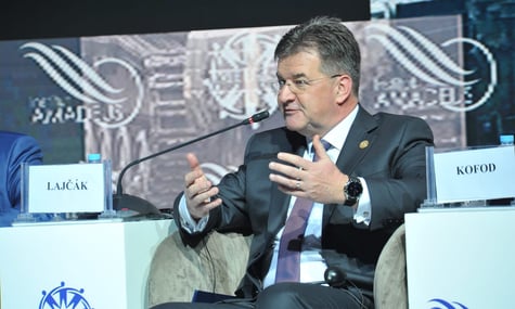 Казав, що в Києві гарні дівчата: радник Фіцо йде у відставку після того, як його листи знайшли у «файлах Епштейна»