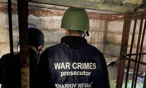 У звільнених районах Харківщини знайдено вже понад 10 катівень. Окупанти кинули апарати для знущань, коли тікали
