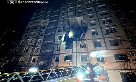 Україну масовано атакували дрони у ракети: окупанти поцілили по багатоповерхівці у Дніпрі, Києву та інших містах
