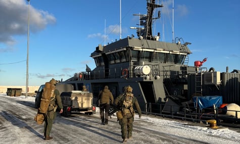 Естонія затримала контейнеровоз із росіянами на борту, який прямував до Санкт-Петербурга