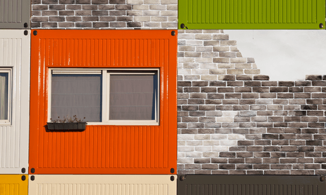 «Будемо, мабуть, дорогу перекривати». Чому жителі Ірпеня роками живуть у тимчасових домівках