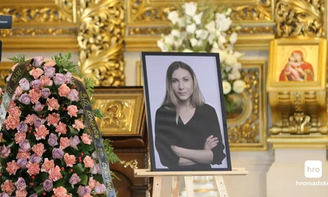 У Києві попрощалися з Вікторією Рощиною, а Білий дім готує зустріч Трампа, Зеленського та путіна: головне за 8 серпня