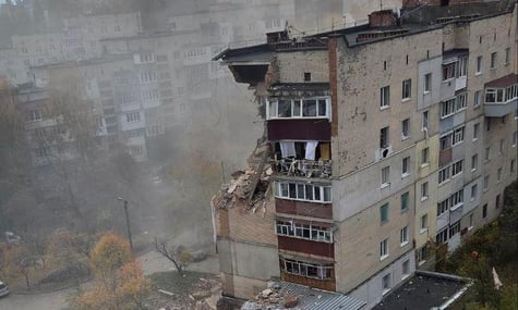 У Хмельницькому стався вибух газу в багатоповерхівці: зруйновано кілька поверхів, є постраждалі (ДОПОВНЕНО)