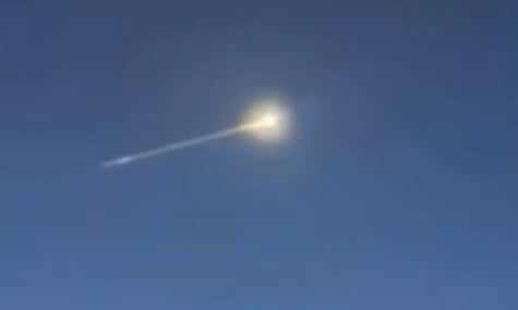 У Німеччині метеорит пошкодив будинок. Місцеві провели ніч у напрузі, хвилюючись, що це ракети (ВІДЕО)