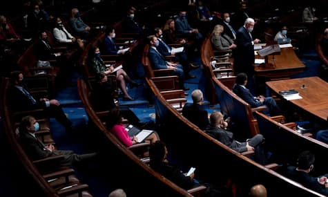 Конгрес після безпрецедентного втручання у свою роботу затвердив результати виборів президента у США