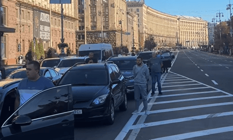 Хрещатик уперше перекрили на хвилину мовчання. Відтепер так буде щодня