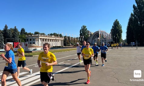 Тисячі людей у Києві вийшли на «забіг у вишиванках» до Дня Незалежності України (ФОТО, ВІДЕО)