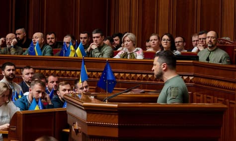 Зеленський: Для росії нині було б правильним просити, щоб Україну прийняли в НАТО