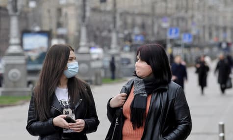 Україна — в «жовтій» зоні. Які діють обмеження і чи допоможе вакцинація їх уникнути?